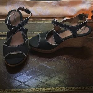 Clarks wedge platform sandal - black